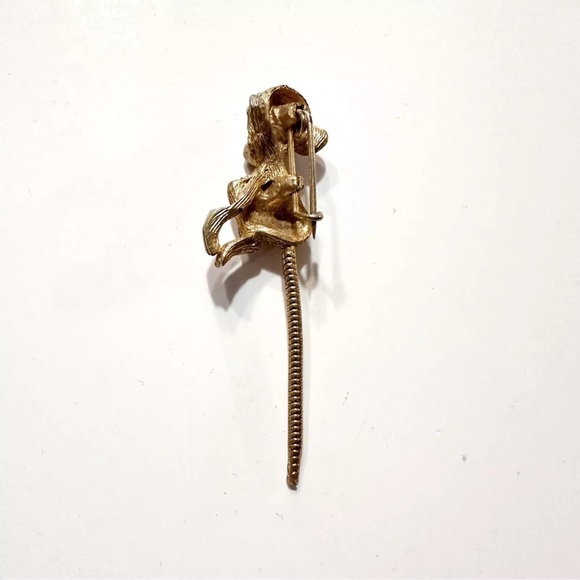 Vtg Brooch Monkey Gold Tone W/ green eyes Articulated turbogas tail 2.5” 1960’s - Picture 12 of 13